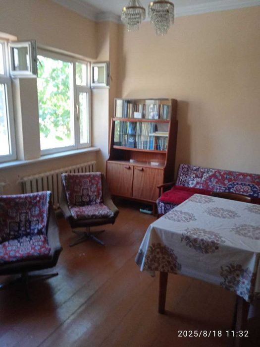 Продаётся двухэтажный коттедж на участке в 6,5 соток в посёлке Улугбек