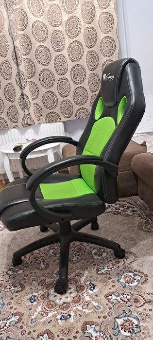 Vând scaun gaming