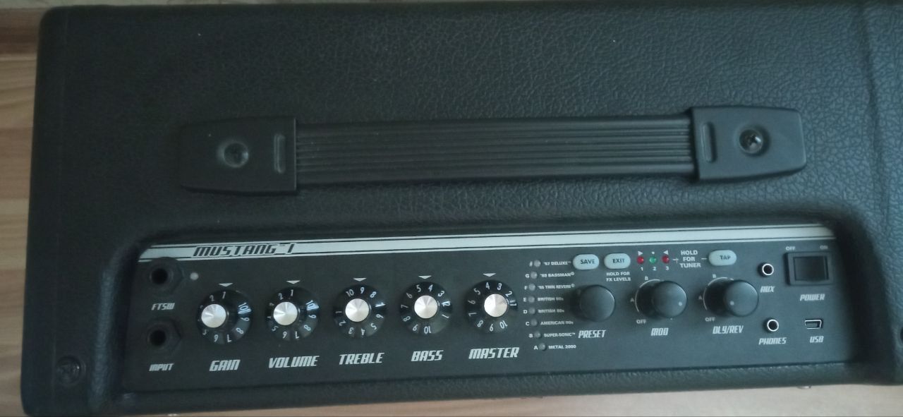 Комбо усилитель FENDER MUSTANG I (V2)