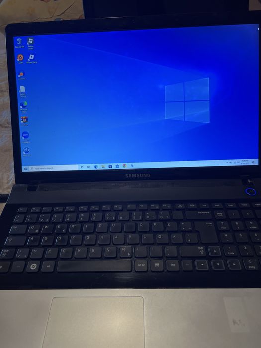 Laptop Samsung NP 305E cu upgrade de memorie ram si ssd