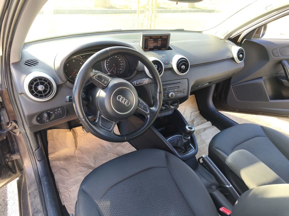 Audi A1 intretinut+ piese 550E incluse