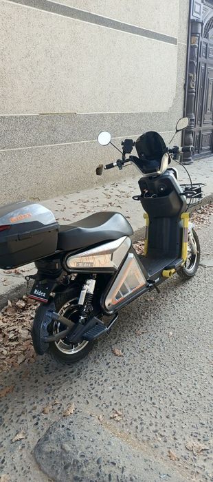 Скутер  электронный модель Ridek.