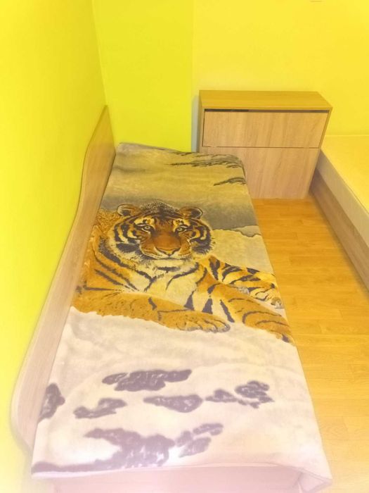 Продавам Ъглови дивани с ракла и матраци