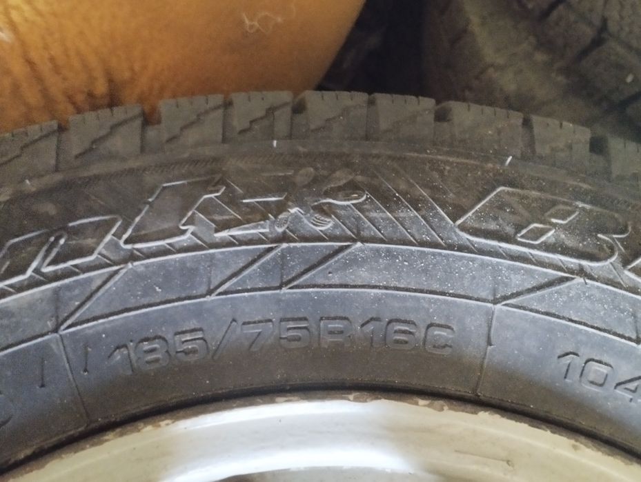 Продам шины с дисками на Газель.