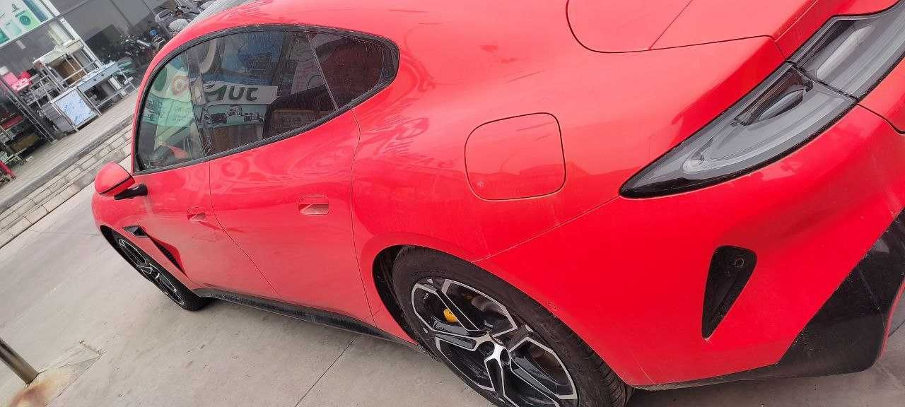 автомашина Xiaomi SU7