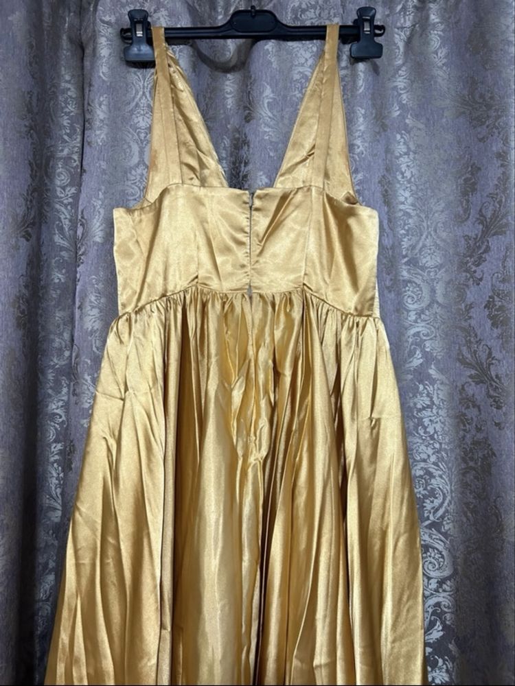 Rochie elganta aurie