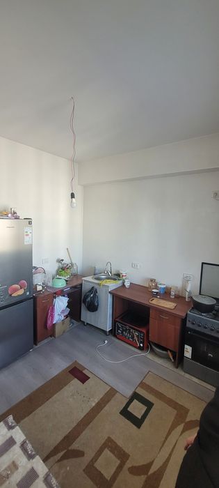 China House Sergeli moshina bozor yonida 2 xonali uy sotiladi.