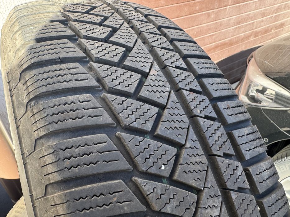 Set anvelope iarna Continental 215/65/17