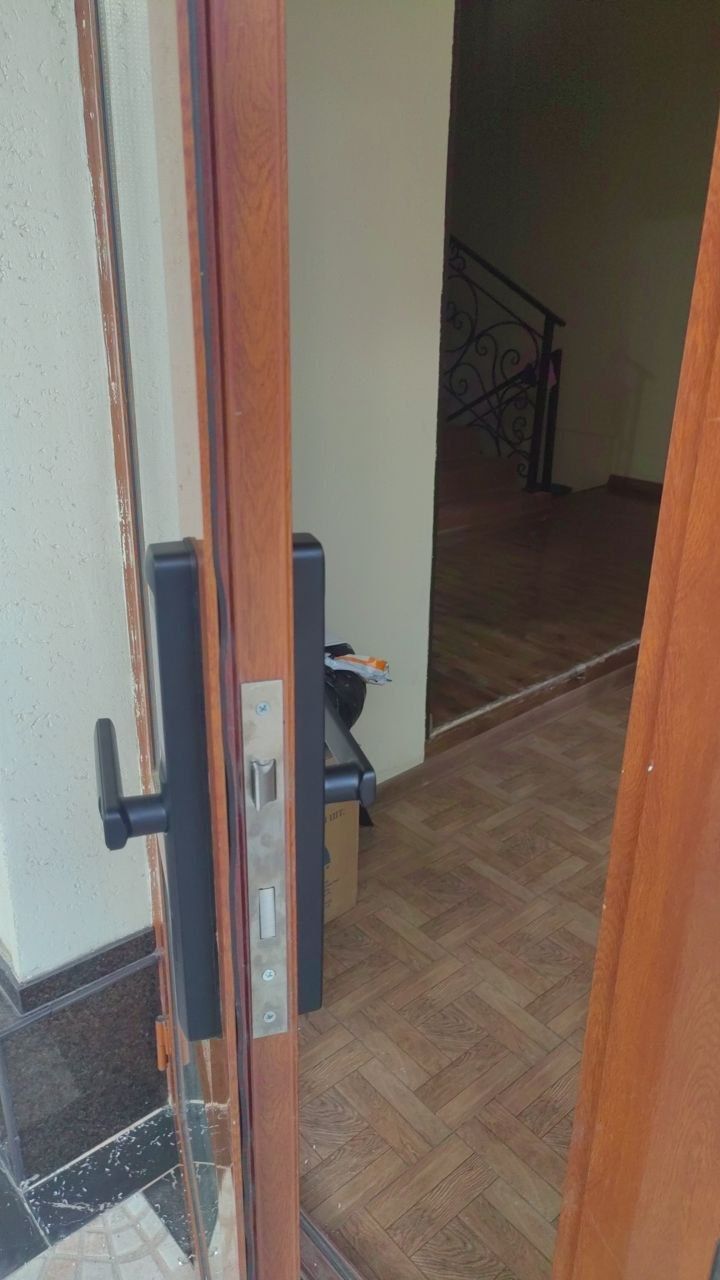 Aqlli qulf Akfa eshikga