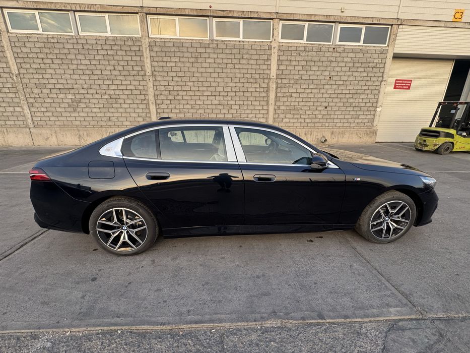 BMW i5 40L M sport
