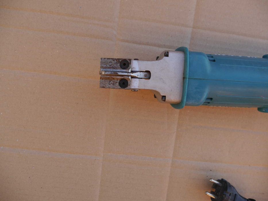 Mașină de tăiat tablă Makita 1660