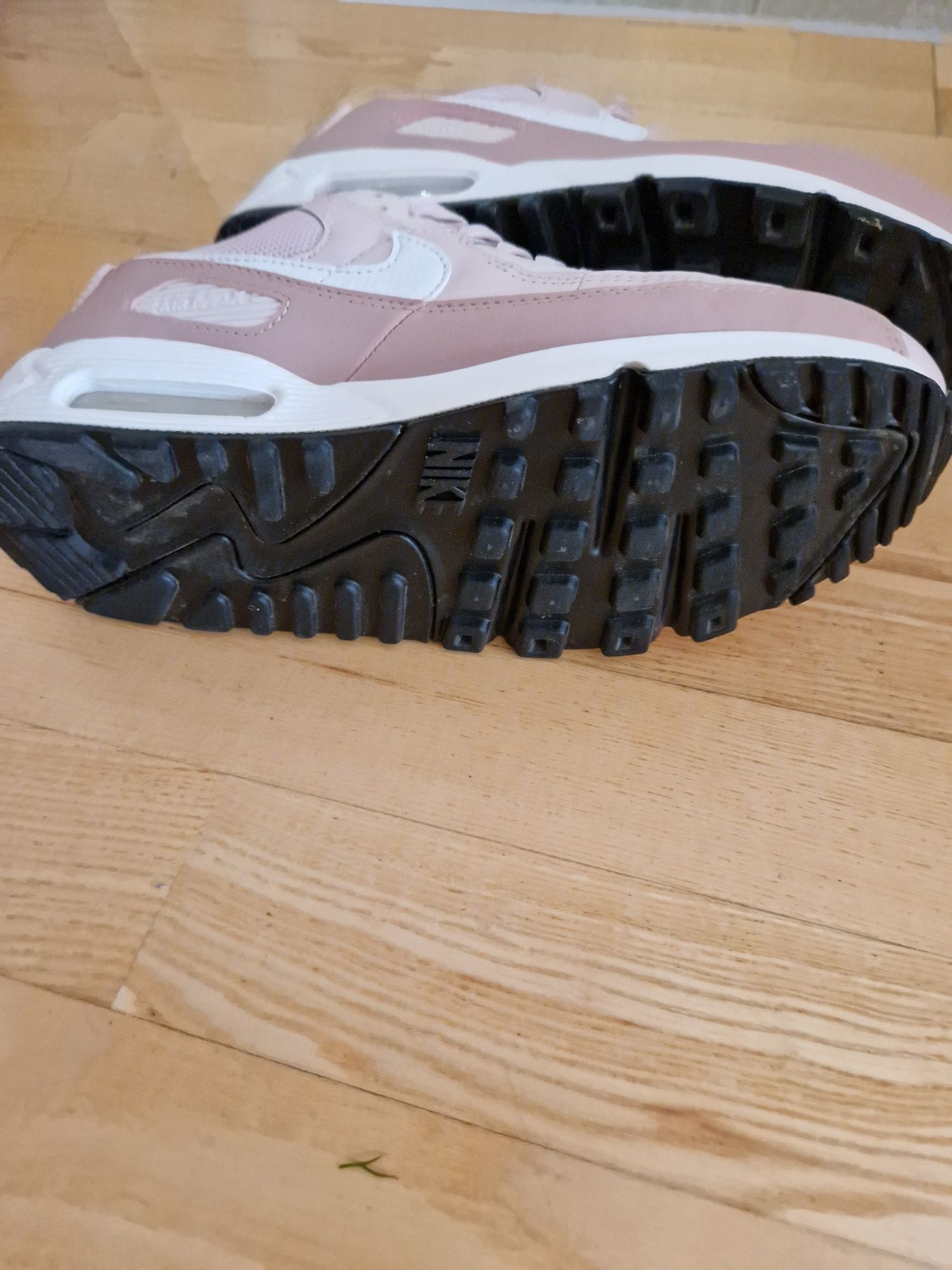 Продавам дамски Air max 90 pink