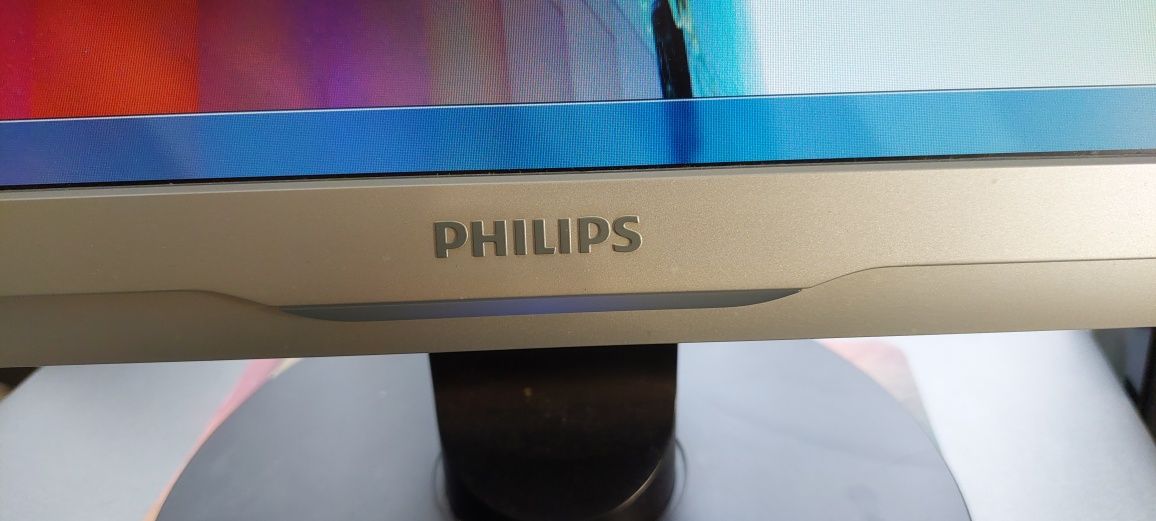Монитор Philips Briliance 190SW.