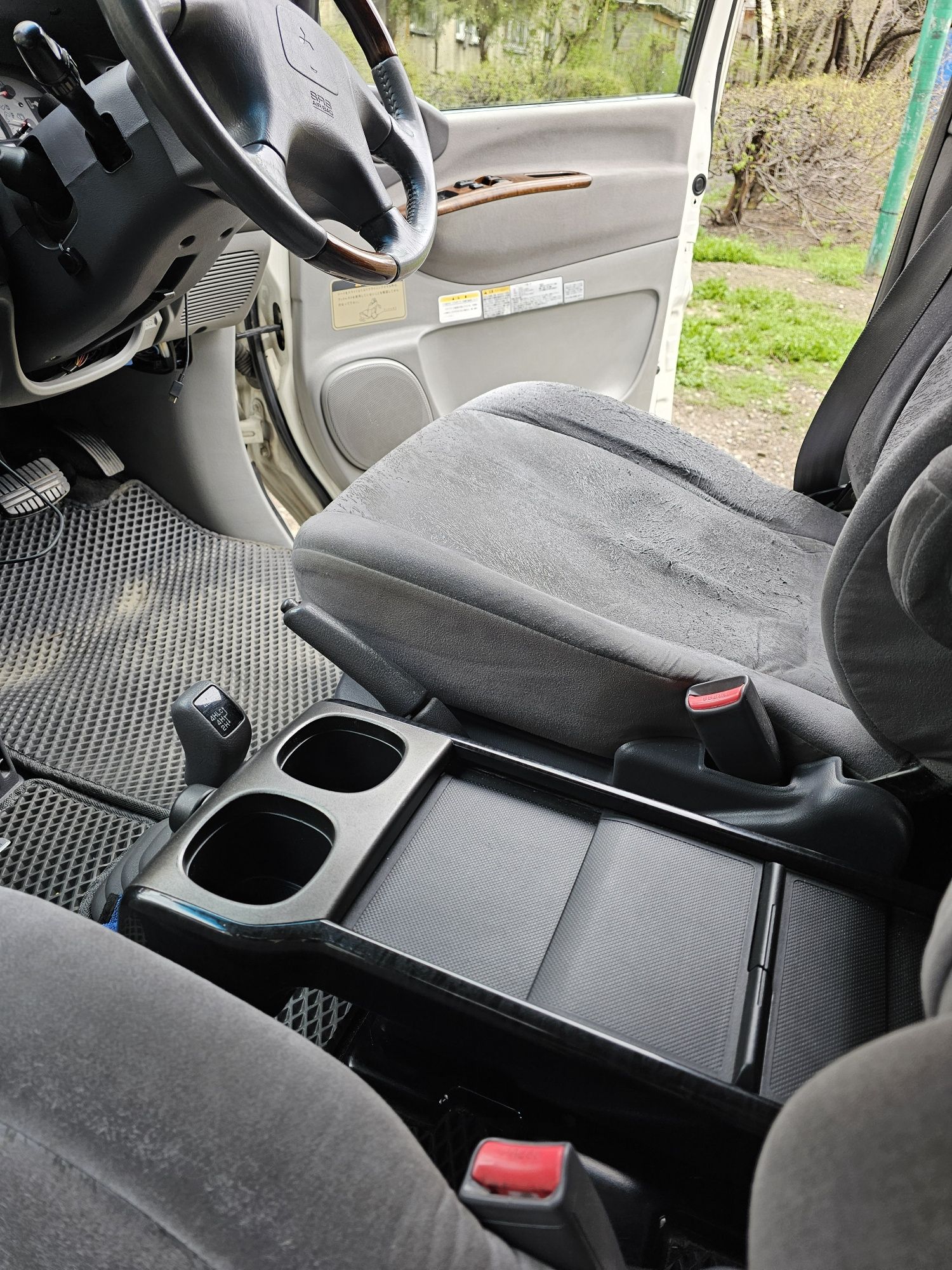 Столик между сидений от Honda Odyssey /Cr-V // Elysion