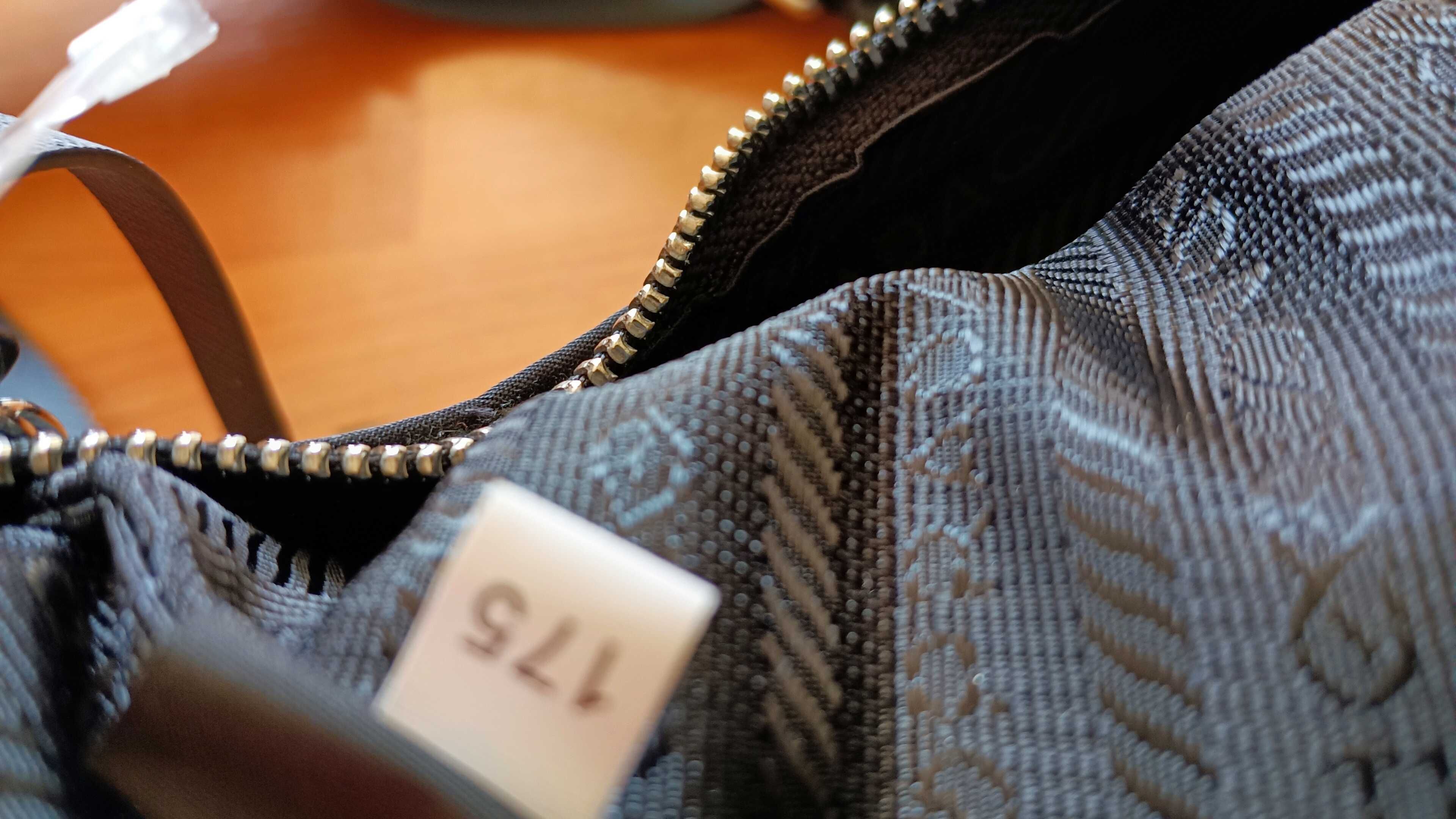 PRADA нова оригинална !