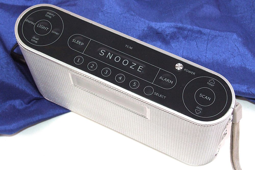 Radio Ceas TCM, Made in Germany, 220 V sau baterii, 4 lung. unda, NOU