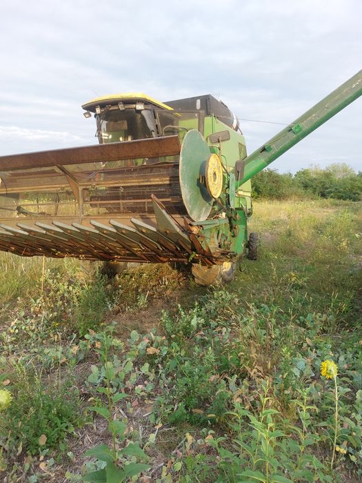 Vând combina john deere 1085
