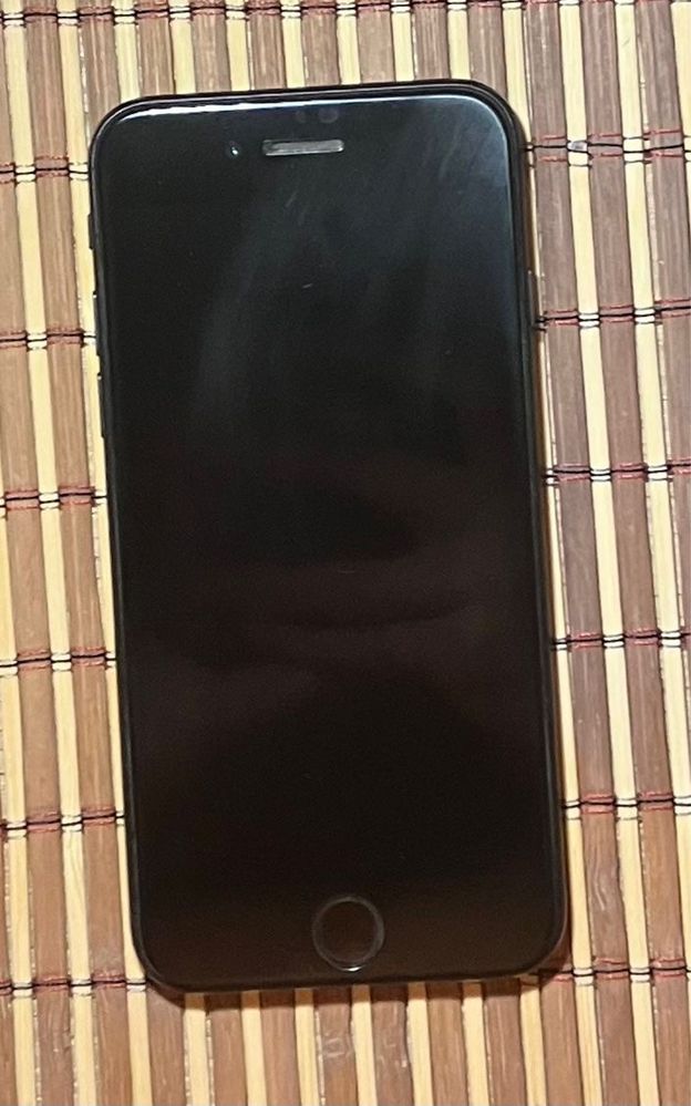Iphone SE 2020 128GB с калъф