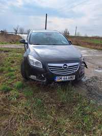 Vând Opel Insignia pentru reparat sau dezmembrat
