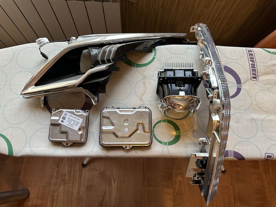 Cadillac XT5 23г внутренности фары