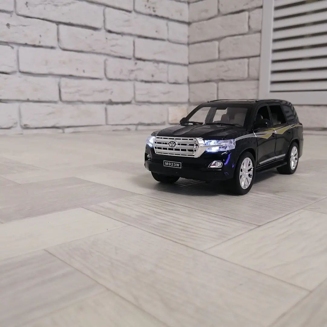 Игрушечная машина Toyota Land Cruiser Prado 200