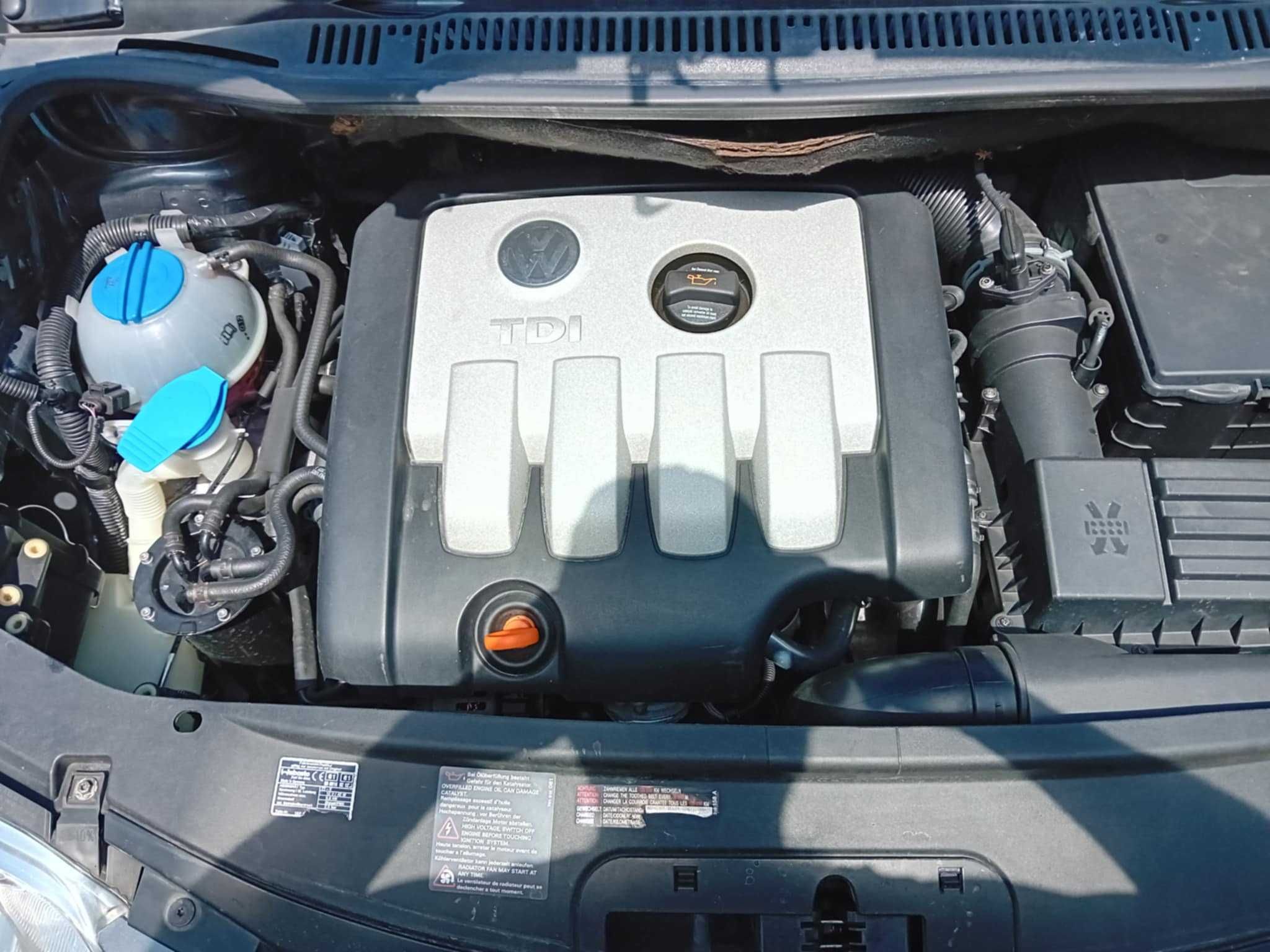 Vând Volkswagen Touran