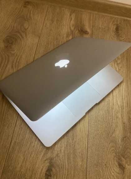 Laptop MacBook Air Early 2014; Pata ecran