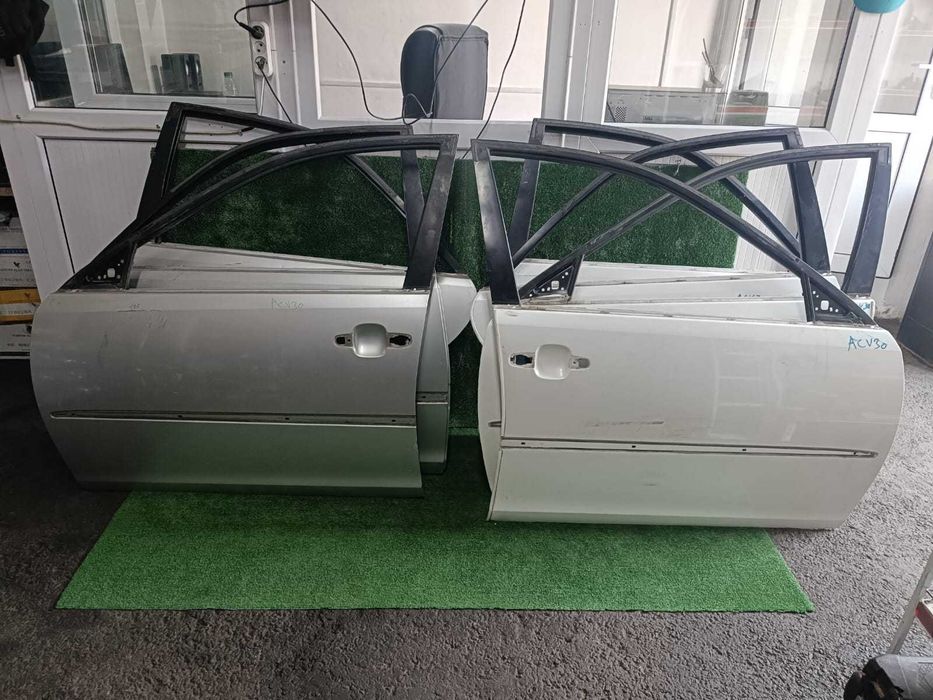 Оригинальная дверь от Toyota Camry 30 35.