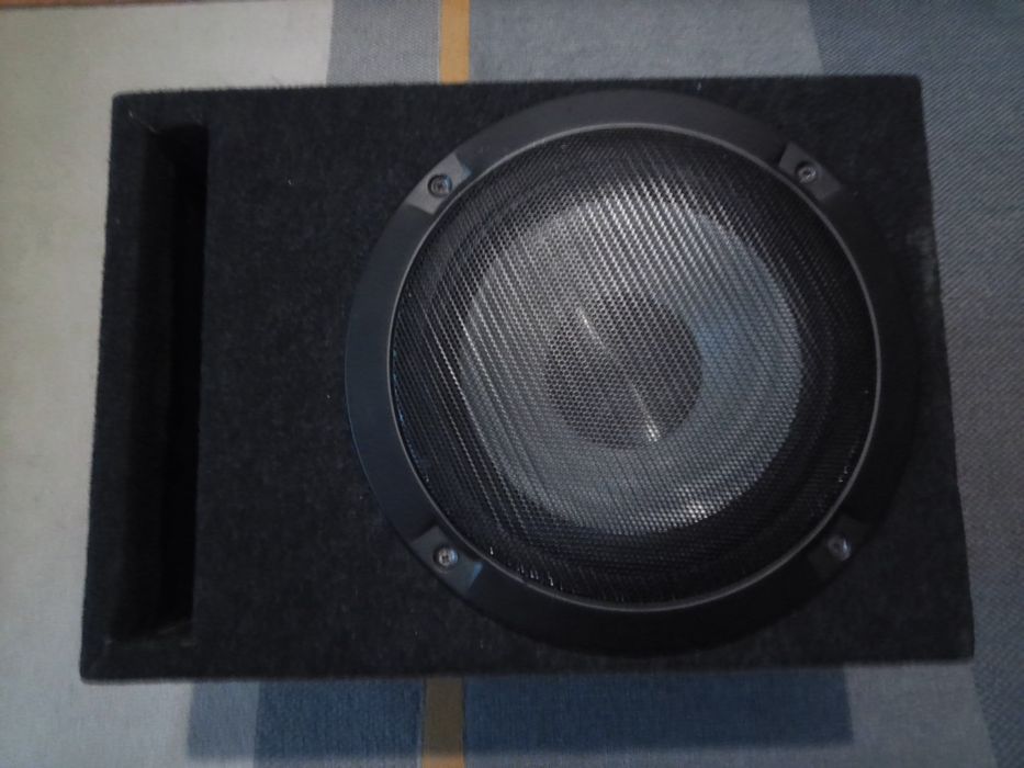 Продавам бас каса 10 инча