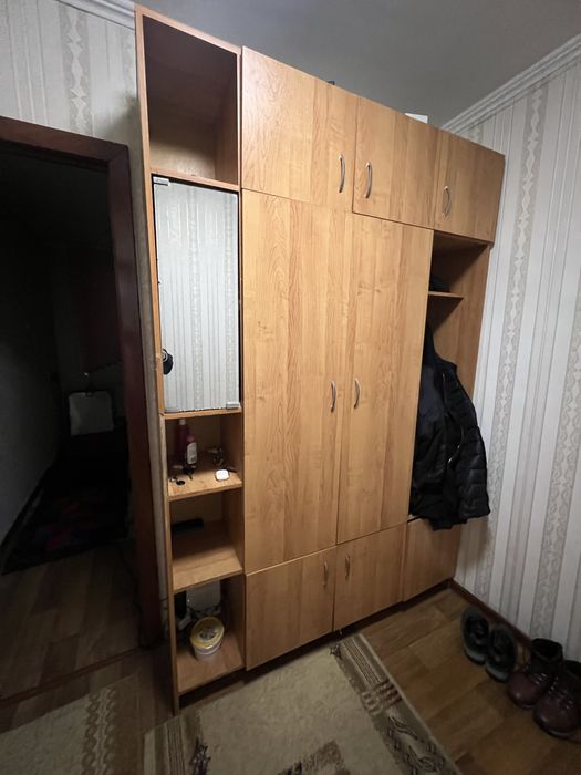 Мебель прихожая состояние буу. Длина 150см, ширина 35, высота 225см