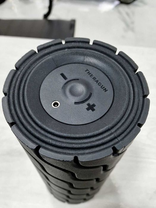 Смарт масажор Therabody Theragun Wave Roller