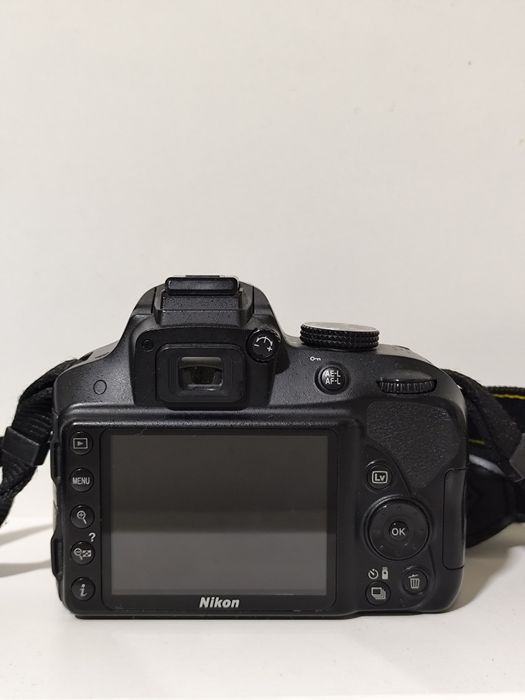 Nikon D3300 și Nikon D5000 cu obiective, accesorii și geantă