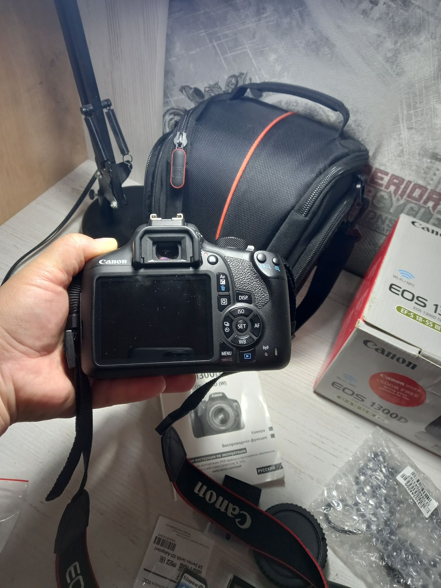 Продам фотопарат Canon ESO 1300d EF-S 18-55 III Kit