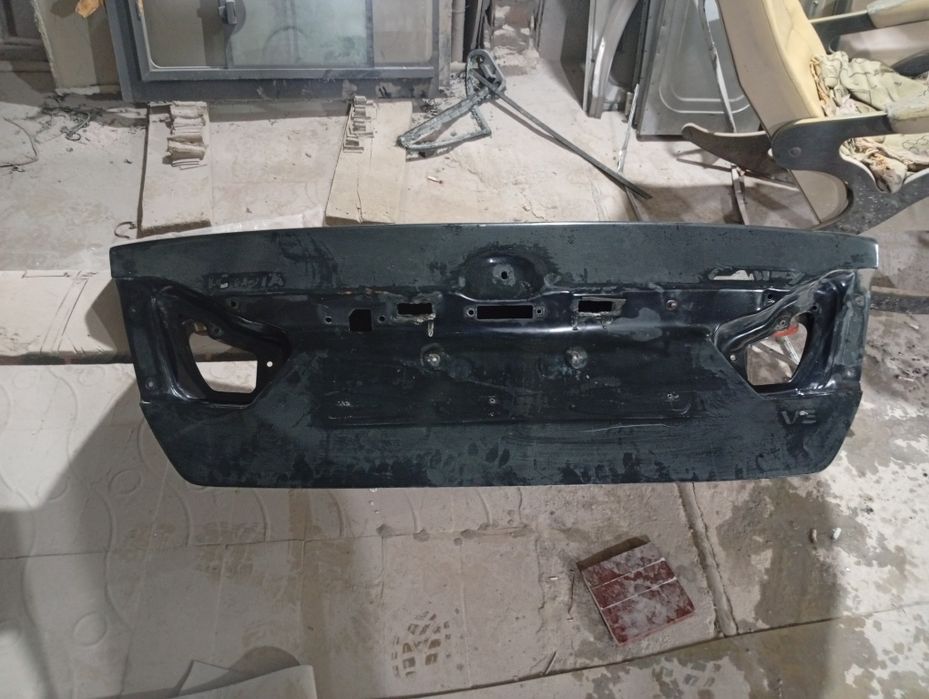 Продам задний бампер и крышку багажника на Камри V50