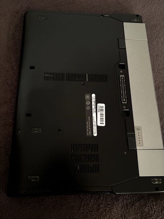 Vând laptop Dell în stare destul de buna!