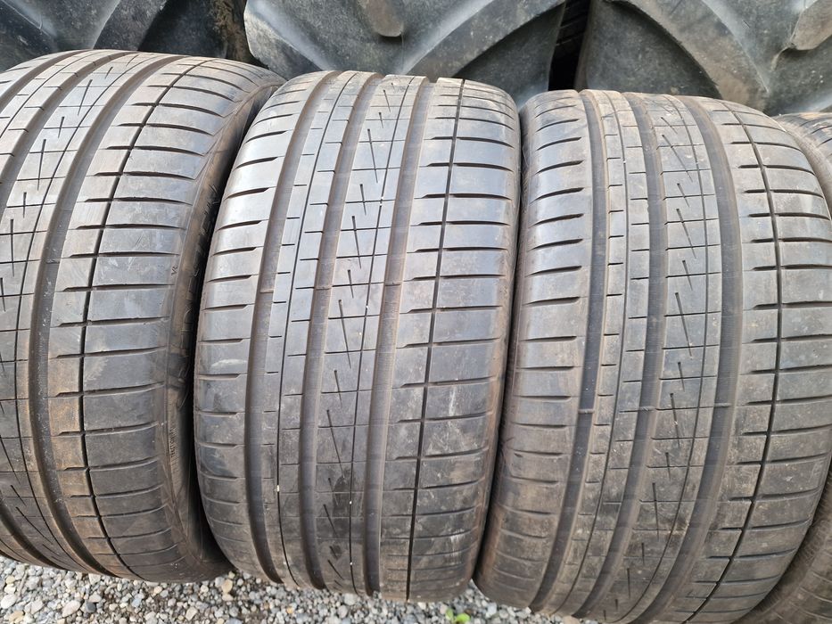 Anvelope 275/40R19 marca Vredestein, DOT 2016 ,8 mm