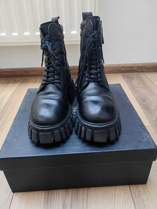 Ghete piele fete negre