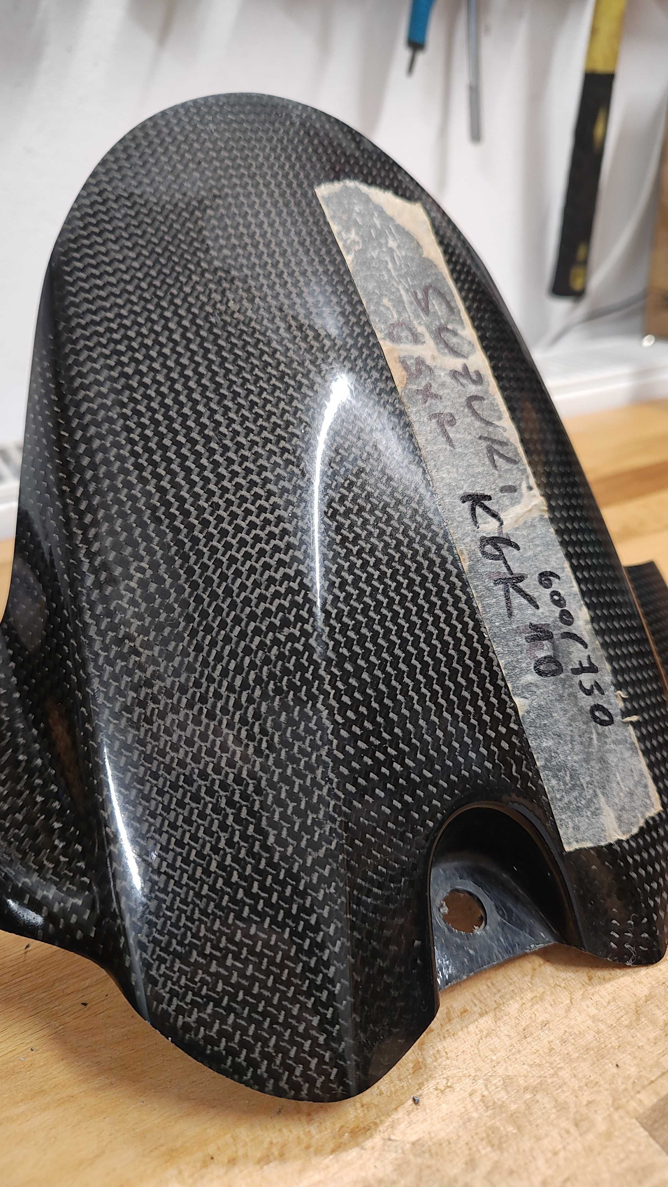 Aripa roata spate carbon GSXR600/750 06-10