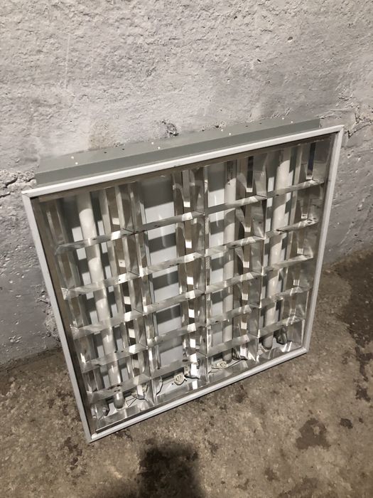 Продается светильник потолочныйпод армстронг