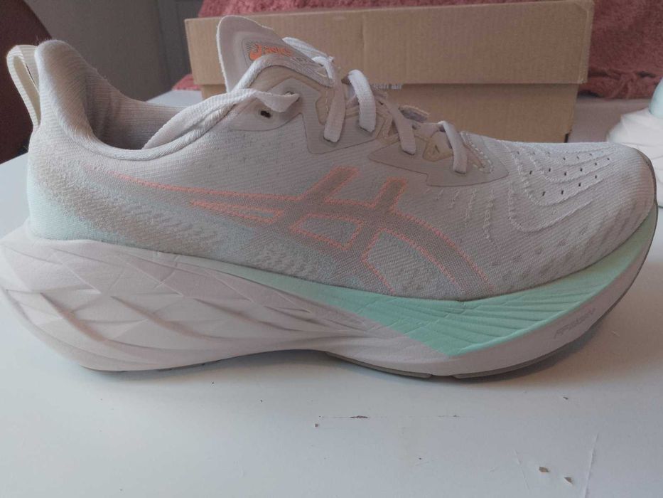 Маратонки Asics Novablast 4 W