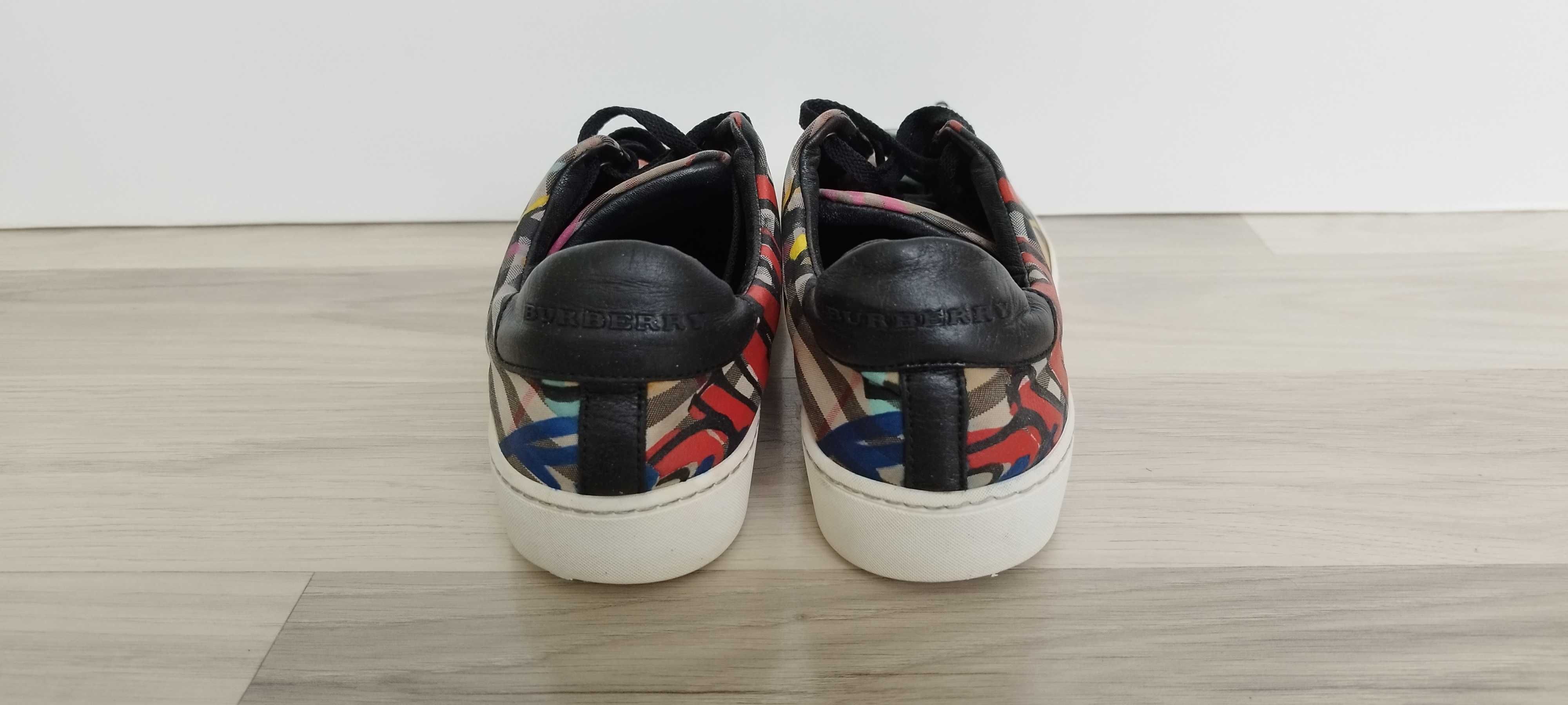 Adidasi Burberry Westford Graffiti