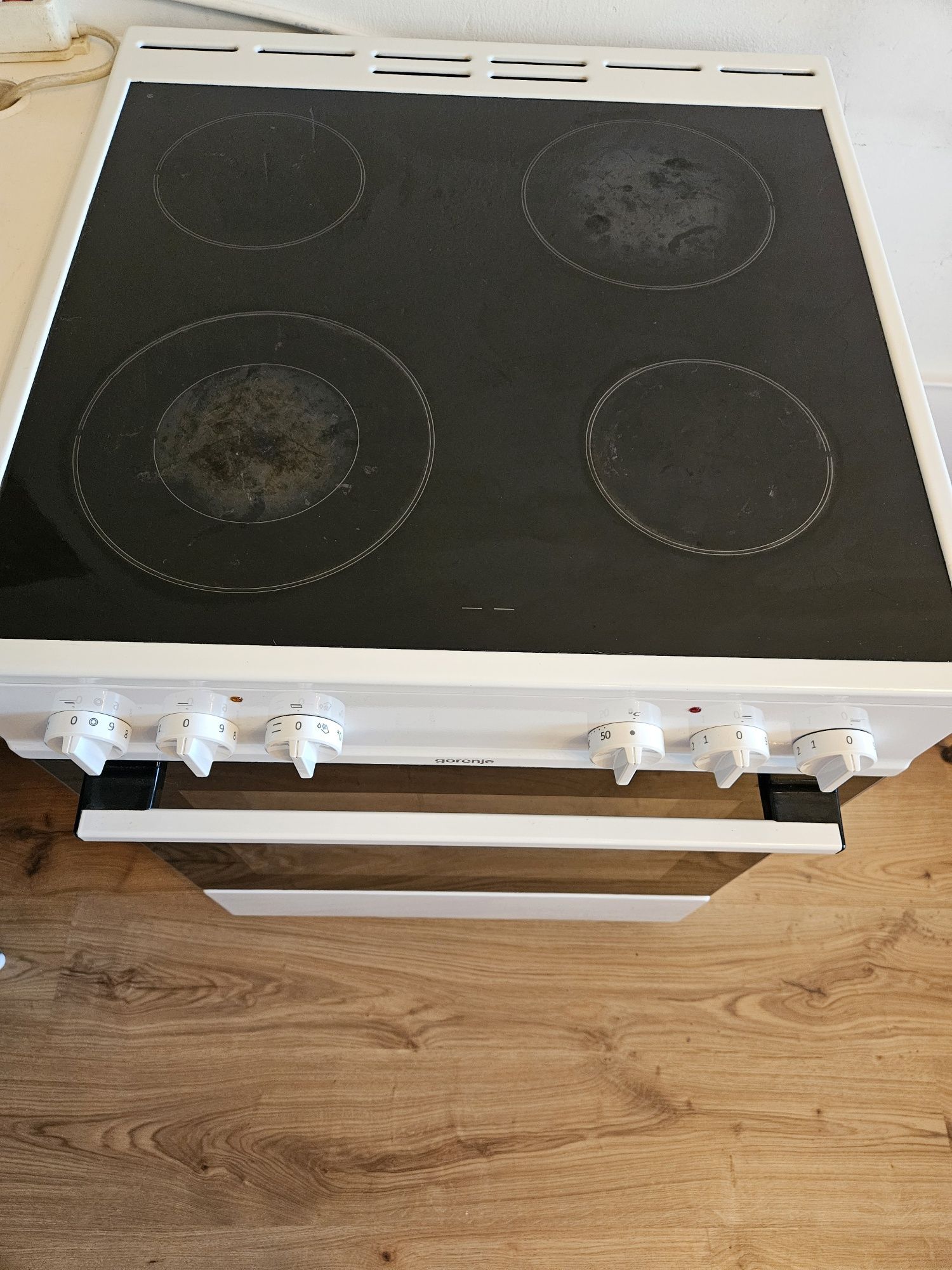 Готварска печка Gorenje керамичен плот