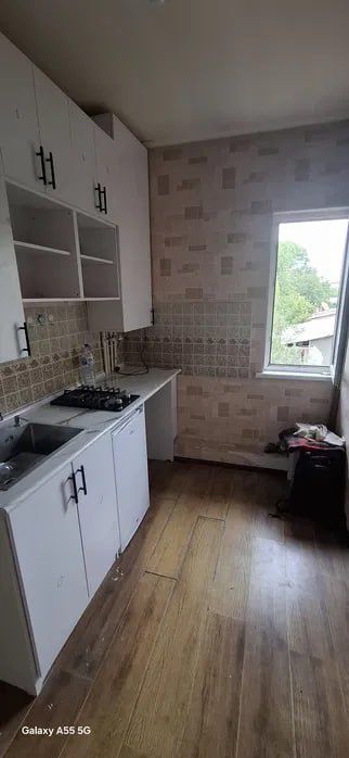 Срочно продаётся  бывшее общежитие маленкая чистая однакомнатная