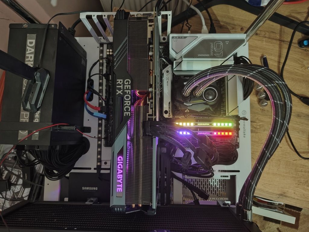 Vând placă de bază Asus Prime X670E Pro Wifi