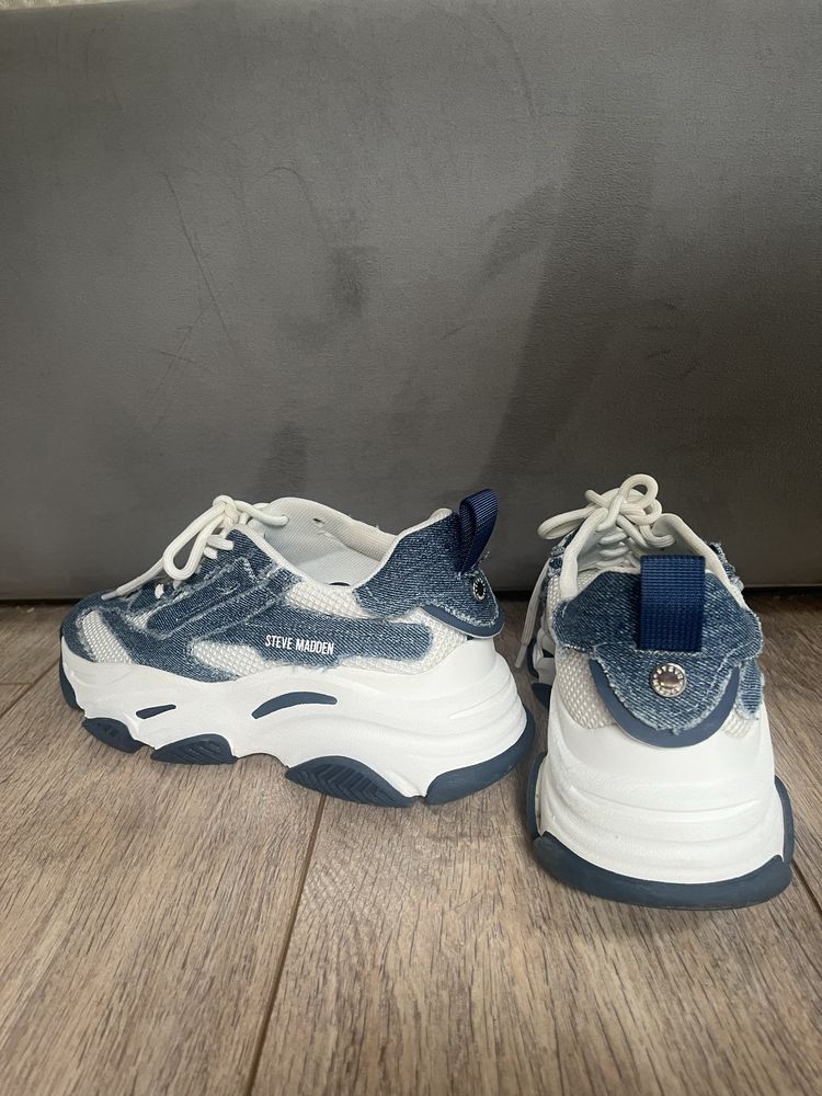 Уникален дънков модел на Steve Madden