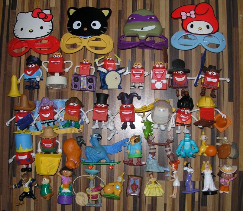 Lot de aprox. 240 jucarii - figurine majoritare Happy Meal - McDonalds