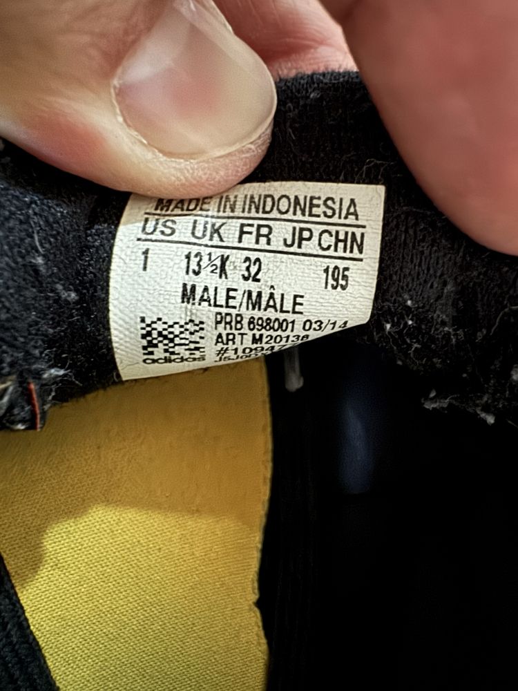 Футболни обувки Adidas номер 32