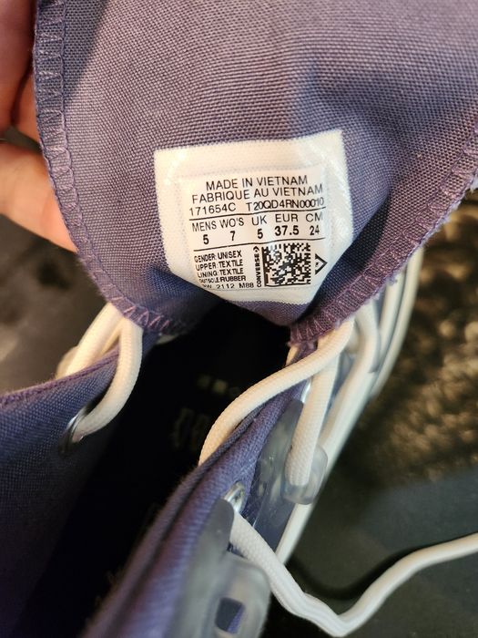 Converse-чисто нови  37.5 размер