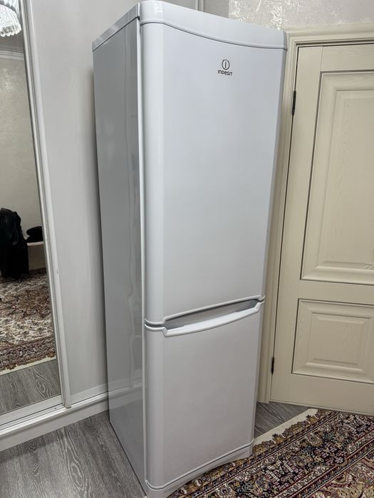 Холодильник indesit