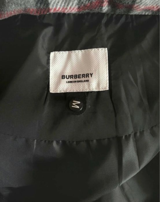 Geaca Burberry.